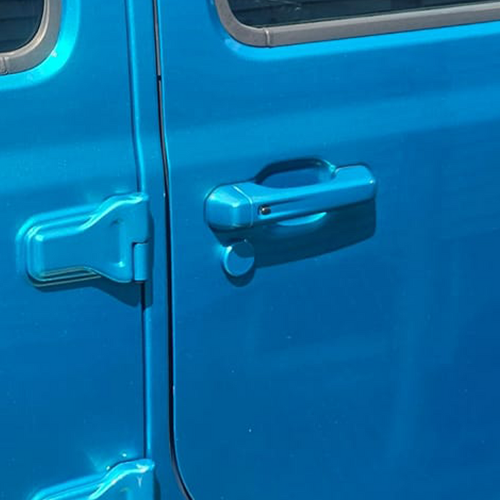 Close-up of a Wrangler JL paint-matched door handle in Bikini Pearl with gloss finish