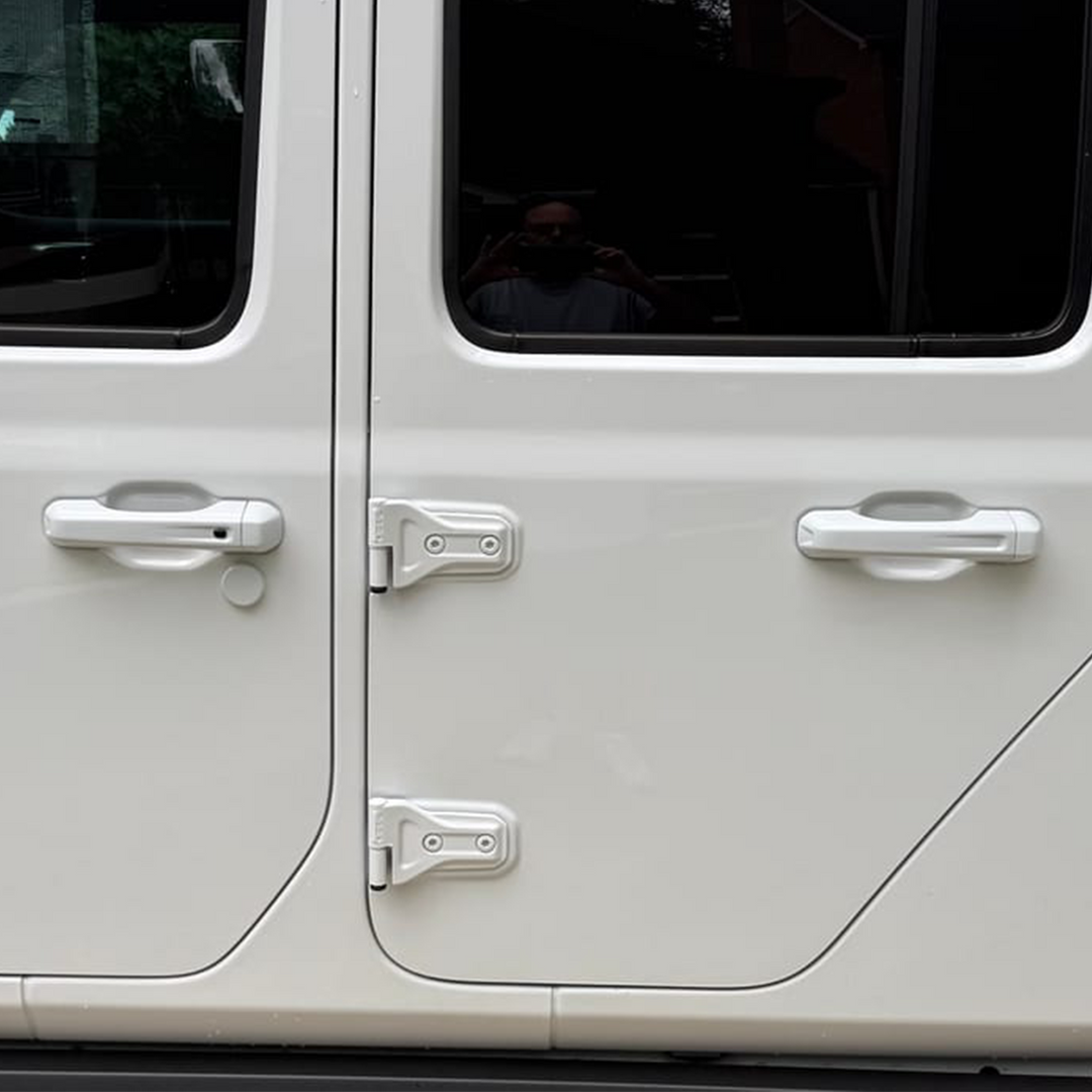 Close-up of a Gladiator with Bright White color-matched keyless entry door handles
